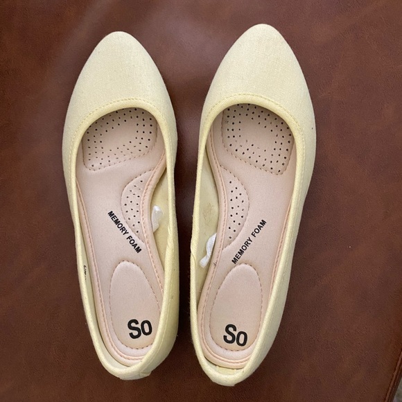 Yellow Flats - Picture 1 of 4